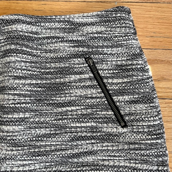 LOFT Black & White Mini Skirt - Picture 2 of 6